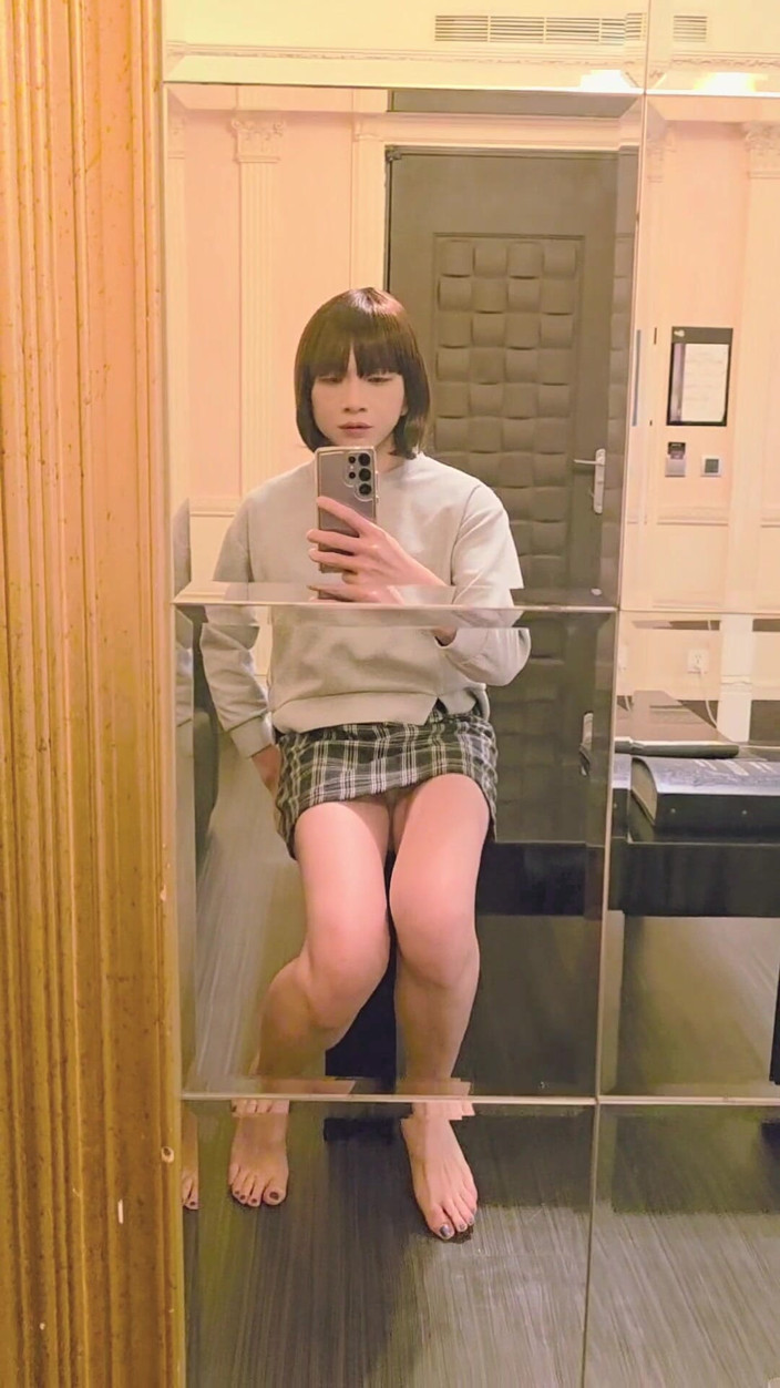 Taiwancdgirl: Ting Xuan masturbiert vor einem spiegel in voller länge