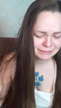 Feia chorando, cheirando e chupando meu nariz