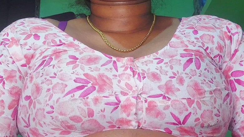 Desi Mohini: Țâțe desi