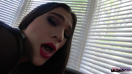 Grooby Girls: TGirl Jessy Bells cums hard!