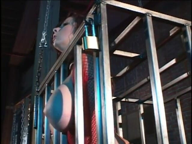 Babe Stars: 男人在金库里乱搞他奇妙的黑发性奴隶女