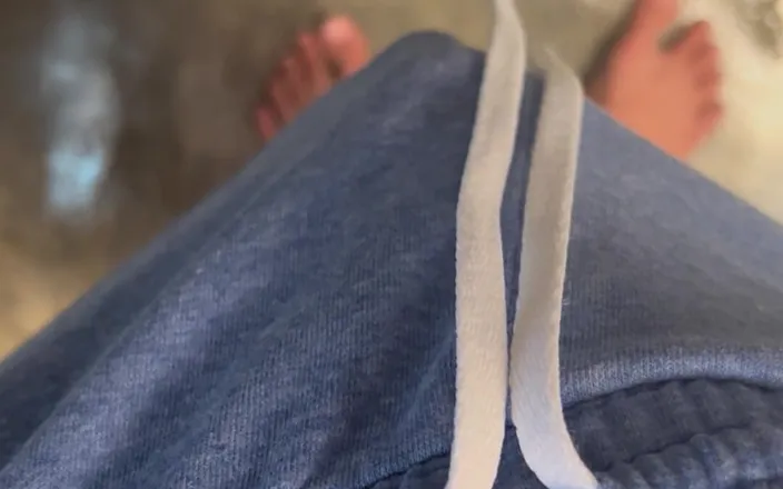 Quan Vietnam 18: Joven asiático masturba polla pequeña y gran semen en baños...
