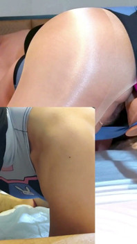 Uma Mulher Voluptuosa E Madura, De Collant, Dá Com Um Vibrador Inserido Tanto Na Vagina Quanto No Ânus