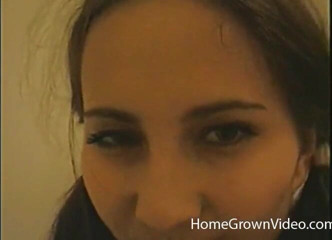 Homegrown Solo Babe: Sexy amatérka se prstí
