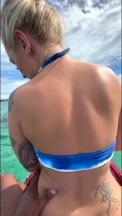 Elana Bunnz: Bbc consigue chupada y follada en un jet ski