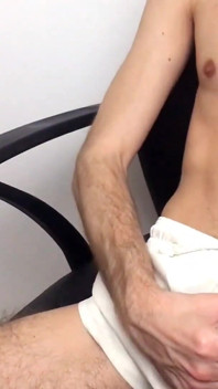 Pakaian dalam katun tidak pakai tangan orgasme di pagi hari