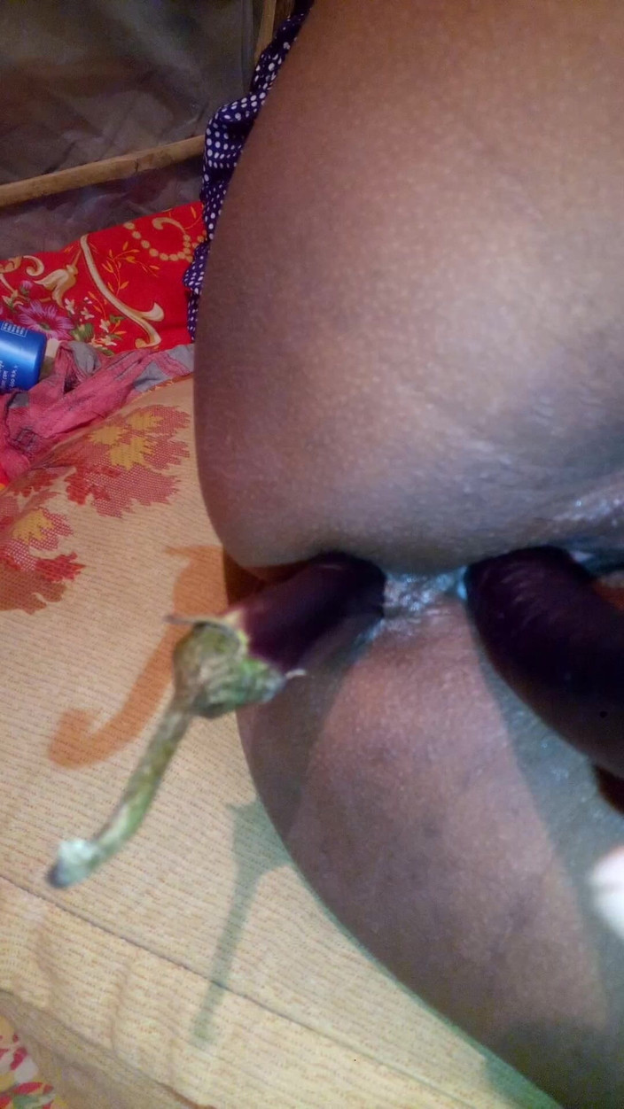 Sadia vabi: Collge Girl, चूत चोदना और गांड के छेद में डुबाना