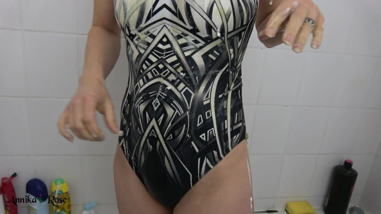 Annika Rose: Dirty in a swimsuit