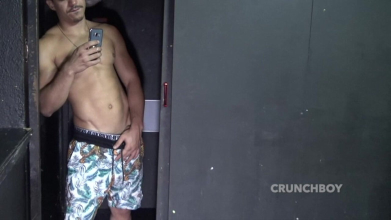 Crunch French bareback porn: Geneukt door de grote lul van haar maatje