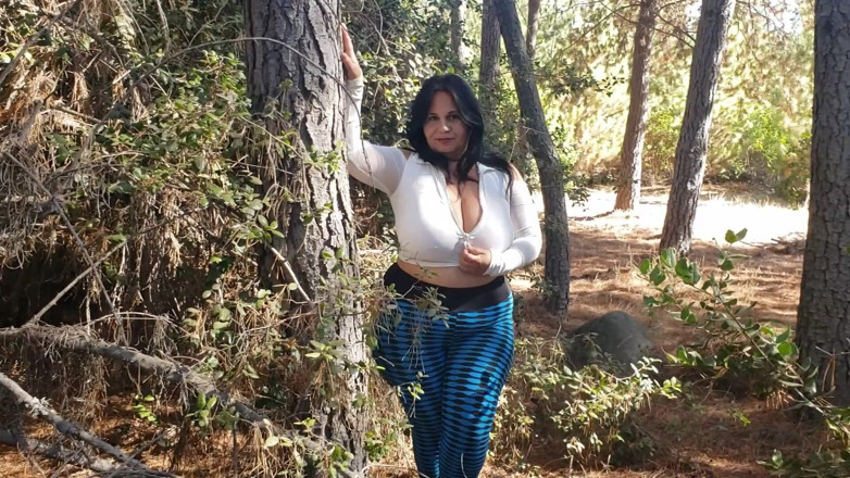 Riderqueen: 흑형 대물 에 따먹히는 새엄마