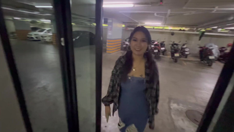 Blond_withasian: 몸집이 작은 일본 태국 믹스는 큰 자연 가슴을 뚫고 프로처럼 빨고 큰 자지에 세게 박힙니다.