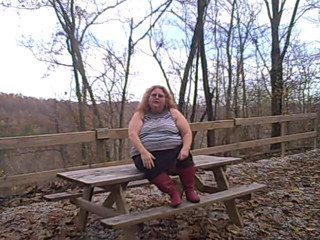BBW nurse Vicki adventures with friends: รองเท้าบูทแดง ชุดน่ารัก ชิลล์หลังถ่ายรูปเสร็จ