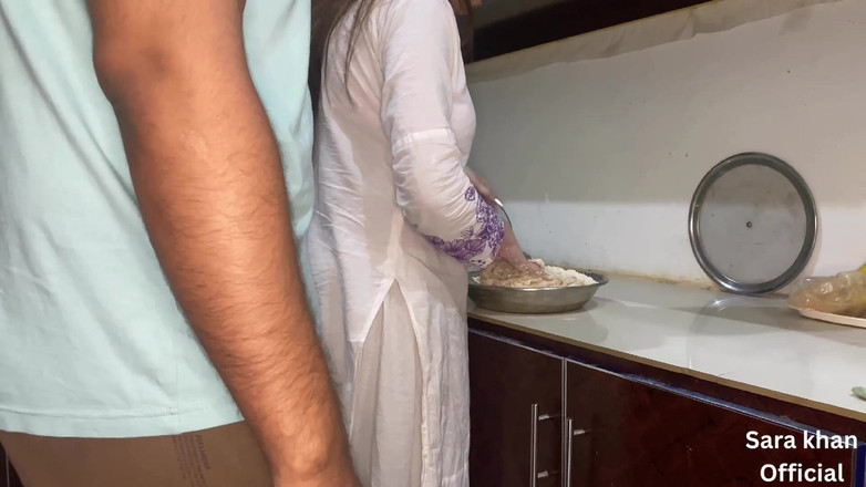 Sarakhan: Ma belle-sœur pakistanaise a maintenant faim de ma bite (audio en...