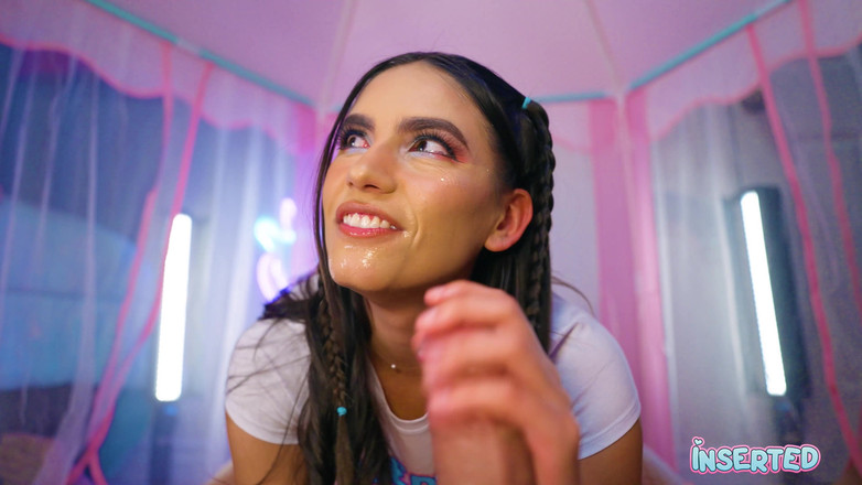 Inserted: Isa își face pizda să se twirl