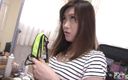 Pure Japanese adult video ( JAV): Japanse babe krijgt haar kutje geschoren door een man voordat...