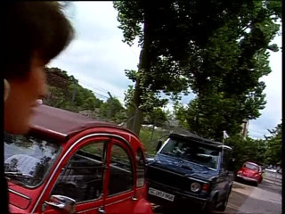 Lucky Cooch: Nóbné brunetky mají rozhovor venku ve vintage videu