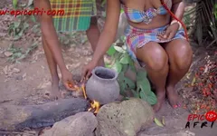 Eu queria que ele comesse comida, ele decidiu comer minha buceta