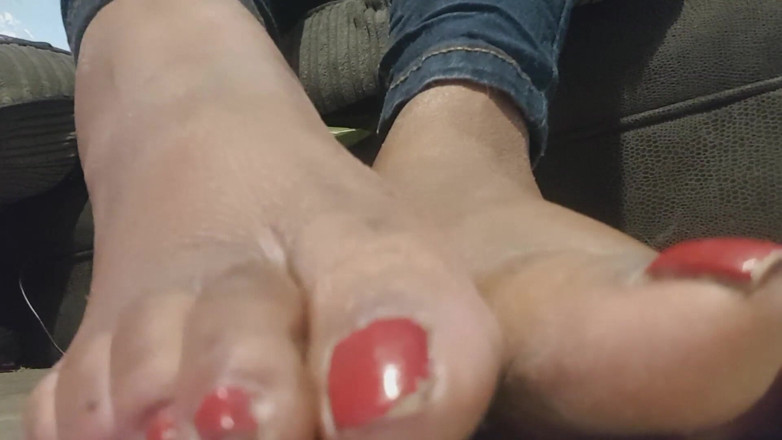Simp to my ebony feet: Tachinare cu distrugere de coaie