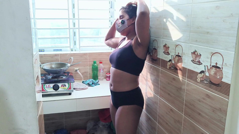 HottyKisku02: 农村 bhabi 厨房操逼由 devar Clear 孟加拉语语音