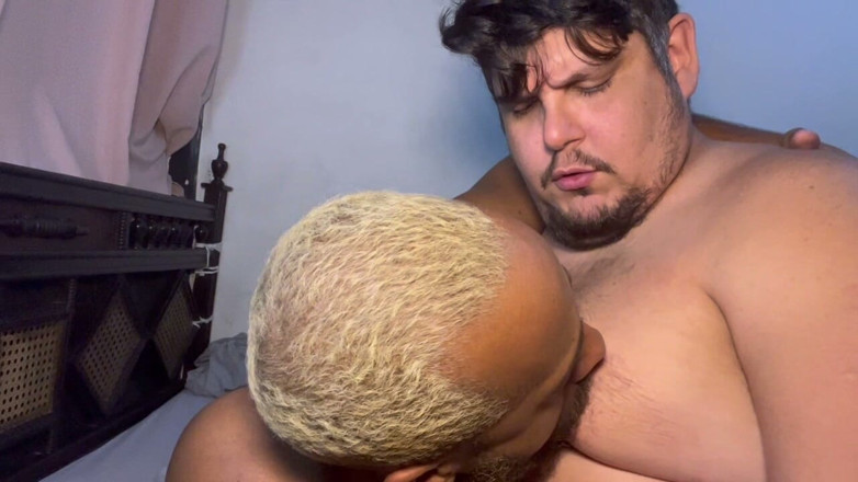 Kisserbrazil: Mit Der Prallen Brustwarze Spielen