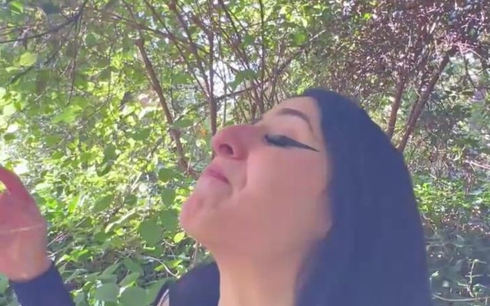 Nuria Millan: Descubriendo fetiches al aire libre