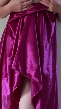 Awek Bali yang sangat jelas, hobinya Colmek lagi - melancap menggunakan pakaian satin sutera purple saya