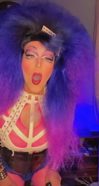 Shelly Robertss: Let me love you