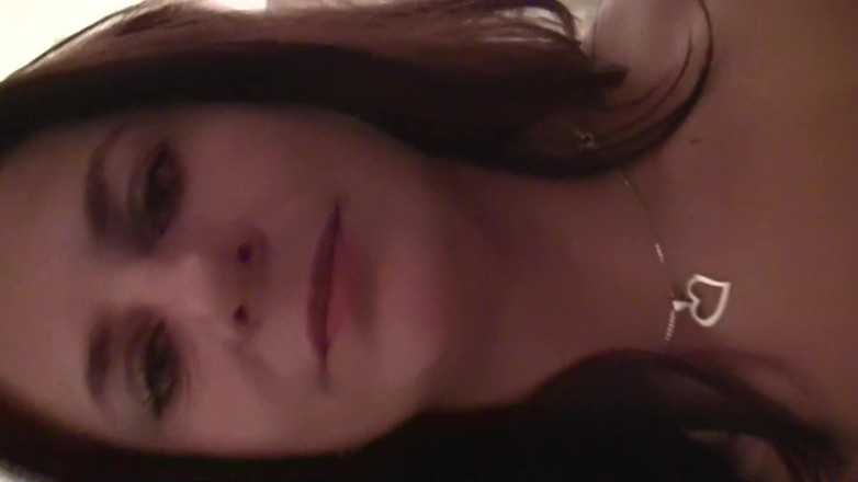 All Those Girlfriends: Seksi amatör bebek Maike harika bir solo videoda