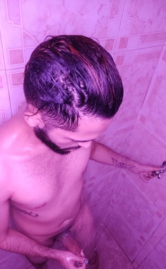 Camilo Brown: Gostaria de tomar banho comigo?