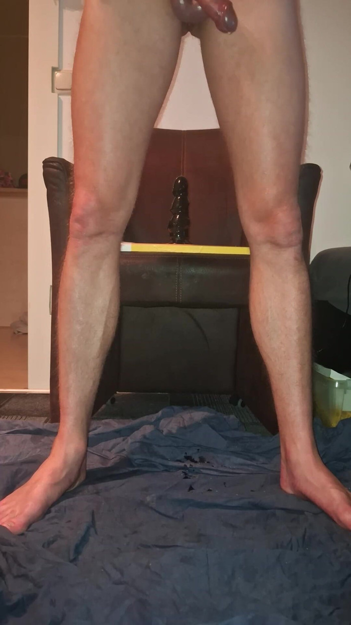 NoFace Twink X: Gay Panas Dengan Kaki Cantik Menunggang Dildo Dan Orgasme Kencing