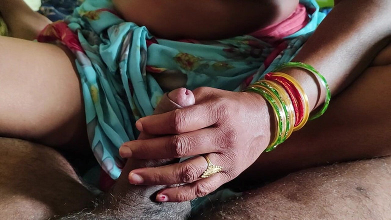 FULLMJEDETI: Bhabhi sacudiu meu pênis