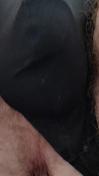 Precum dalam seluar dalam sutera saya semasa memancut mani dari pantat saya menunggang dildo dan memancut mani dengan pancutan besar