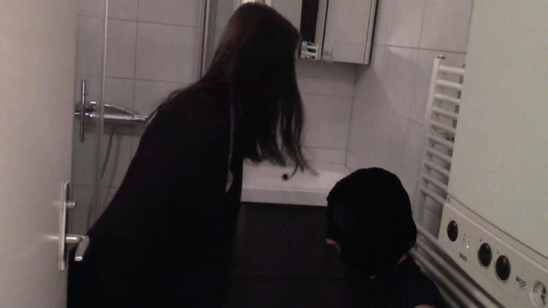 Femdom Austria: Gudinna Gloria slår sin slav