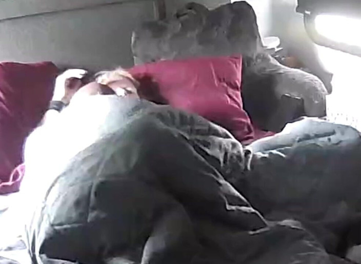 KittieNoOne: Orgasmo mattutino per me e una discarica di sborra per...