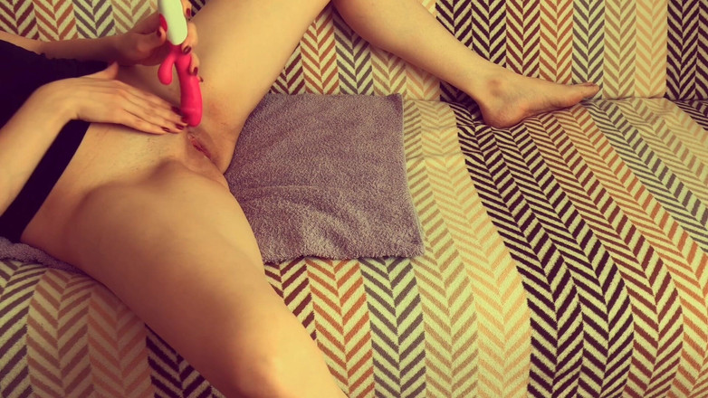 Julia-Softdome: Немає нічого кращого, ніж оргазм від вібратора в пизді