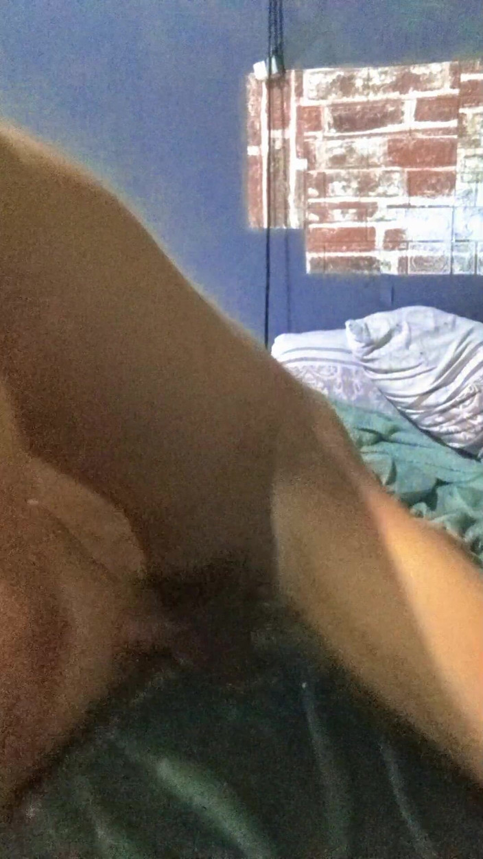 Rouge_eastson: Twink își joacă jucăria