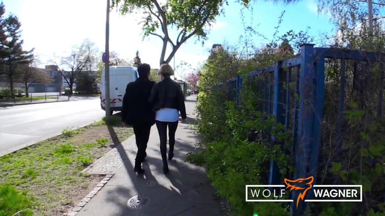 Wolf Wagner Com: Busty Leni si užívá dobré intenzivní bušení kundičky!