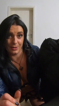 穿着长靴子和性感衣服时，我的羽绒服上射了很多精液 212