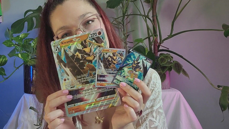 petitesubkitten: トップレスのEガールが視点を取る あなたは私の寝室にいる