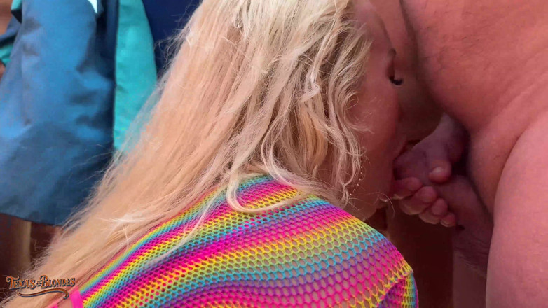 Texas and blondes: Rubia Vera Jarw follada en la boca por grandes pollas