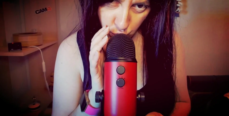 Nicoletta Embassi: Sensual Mouth Sounds for Beautiful Italian MILF