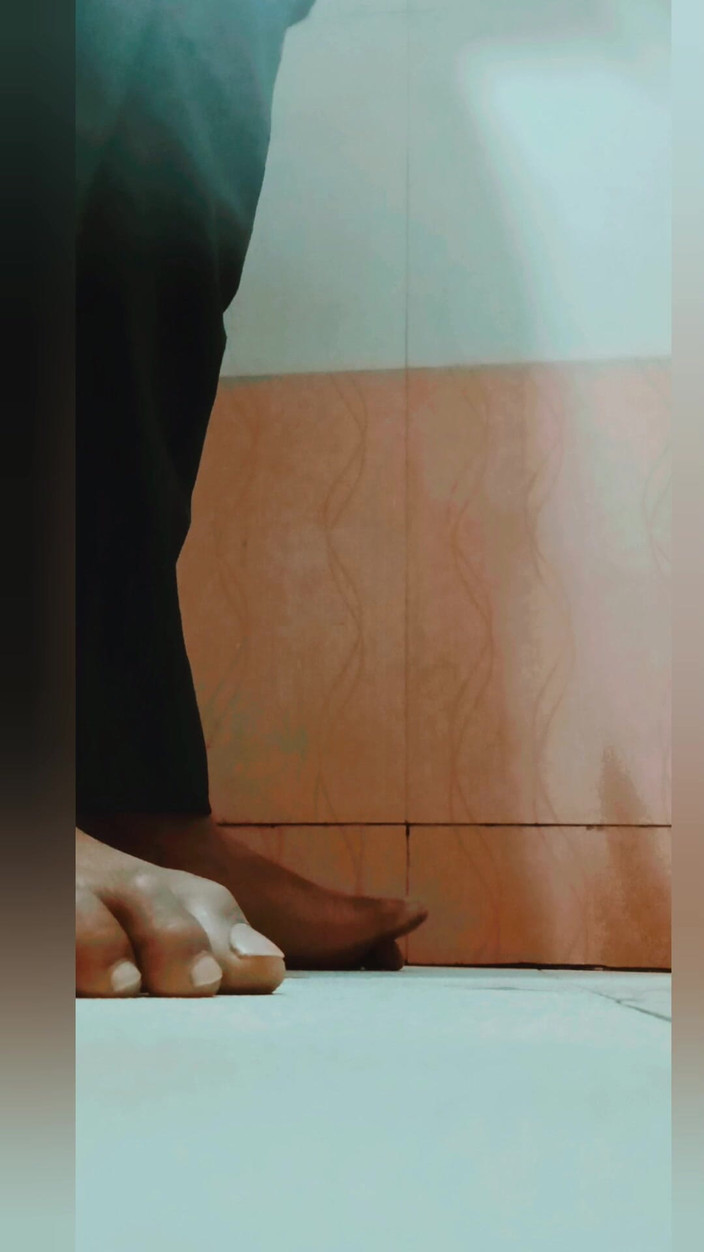 Hot sexy Sneha: Pissing in Girls Bathroom