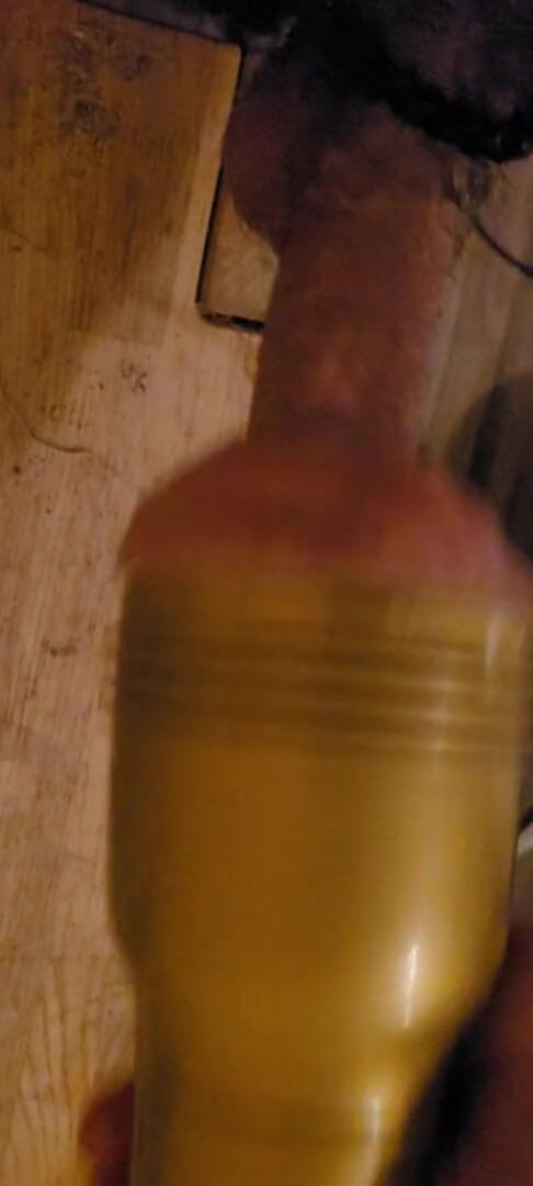 Immergeil: Hubený potetovaný chlap šuká svou fleshlight POV