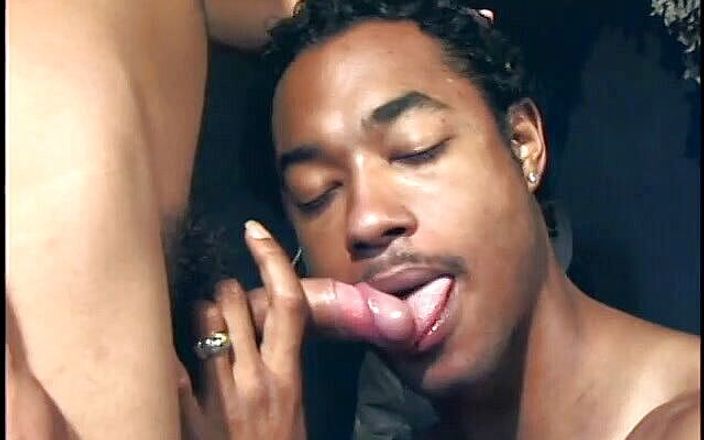 Gays Case: Hunky ung hingst suger gay studs verktyg innan knullsession