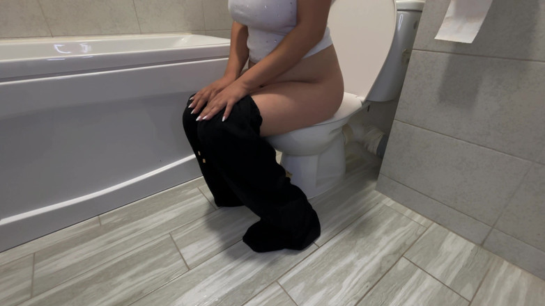 GassyKat: The Daily Toilet S2 Episode 16: Belly Grab Pushes