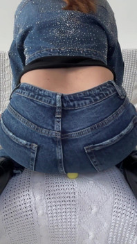 Lelaki kecil molek dimusnahkan oleh Giantess Face Farts