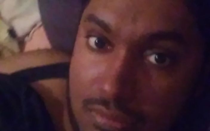 Sexy Miguel: Miguel si cewek seksi italia lagi asik ngentot kontol gaynya...