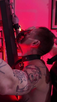Inanna justice und lady Syene Wield floggers and Crops on cross-bound's slave's flesh - double domme Analtraining teil 6