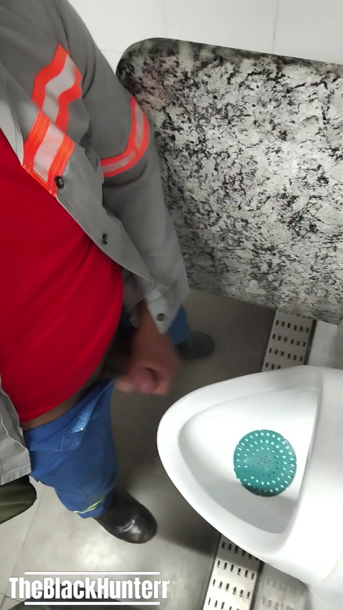 TheBlacKHunterr: 我在律所的洗手间给同事