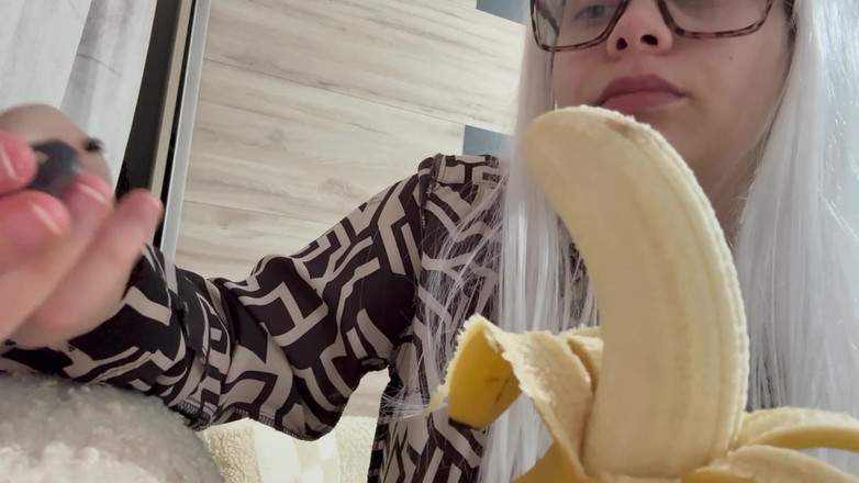 AmayaMori: La sorellastra gigantessa mangia le mutandine del fratellastro